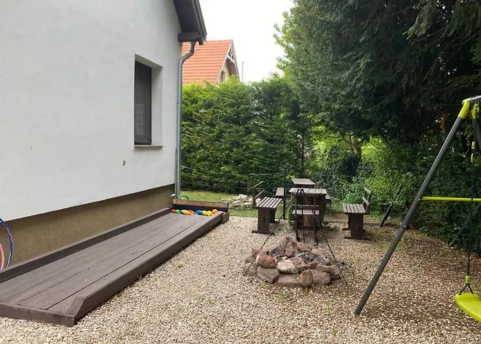 Flóra Vendégház A Balatonnál