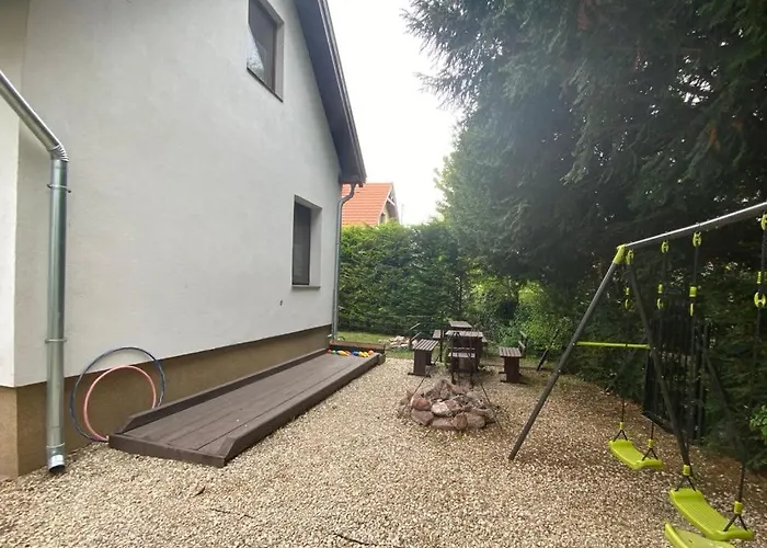 Flóra Vendégház A Balatonnál