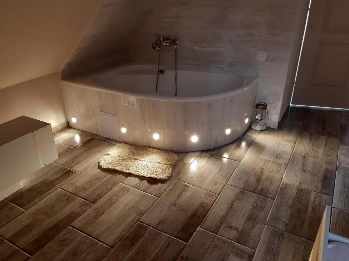 Flóra A Balatonnál Appartement Lovas