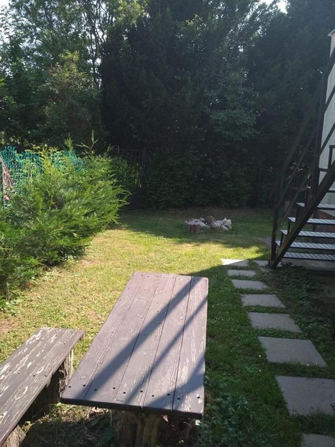 Flóra A Balatonnál Appartement Lovas