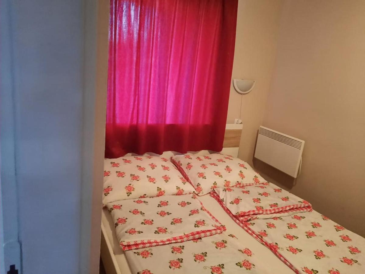 Flóra A Balatonnál Appartement Lovas
