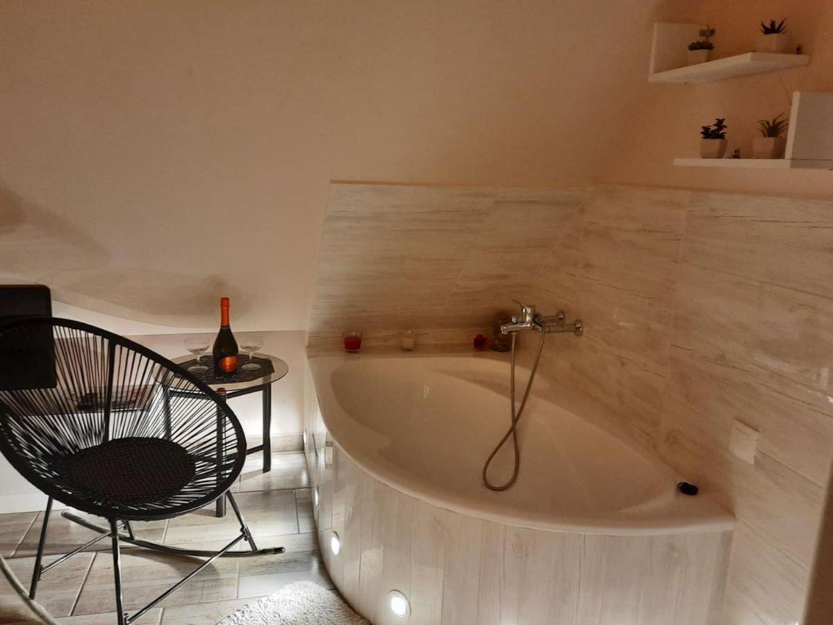 Flóra A Balatonnál Appartement *