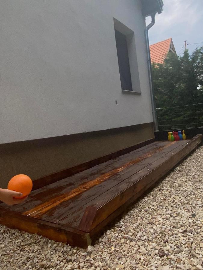 Flóra A Balatonnál Appartement Lovas
