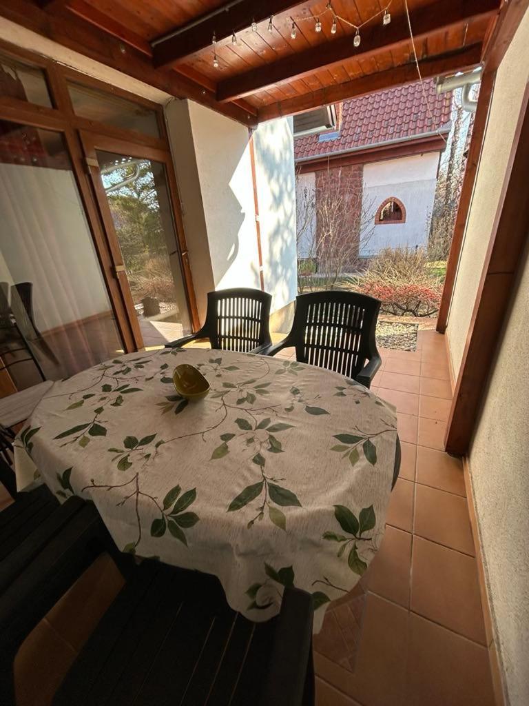 Flora Vendeghaz A Balatonnal Apartment