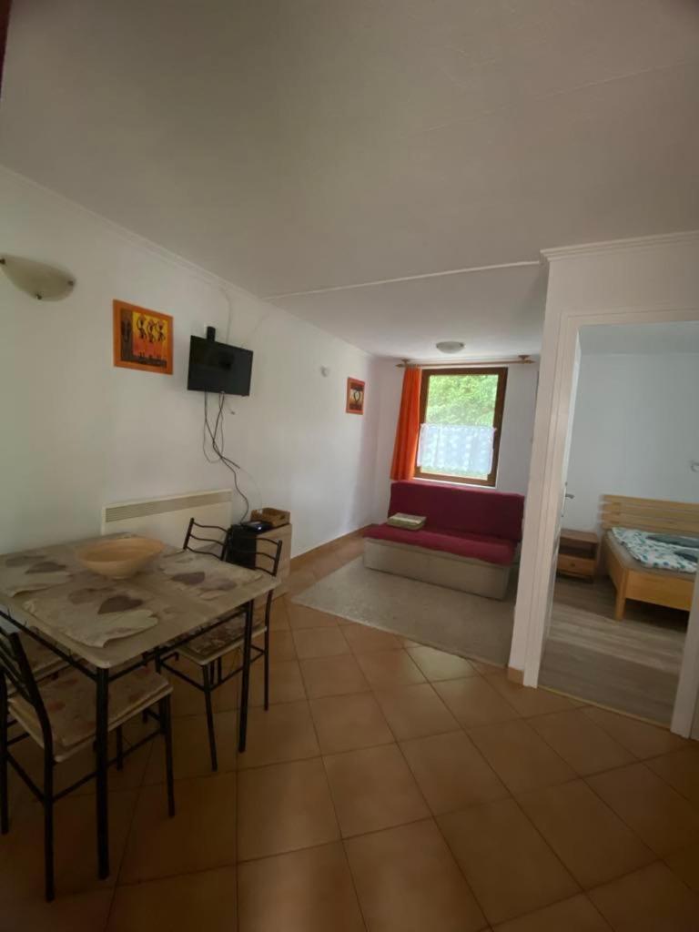 Flóra A Balatonnál Appartement Lovas